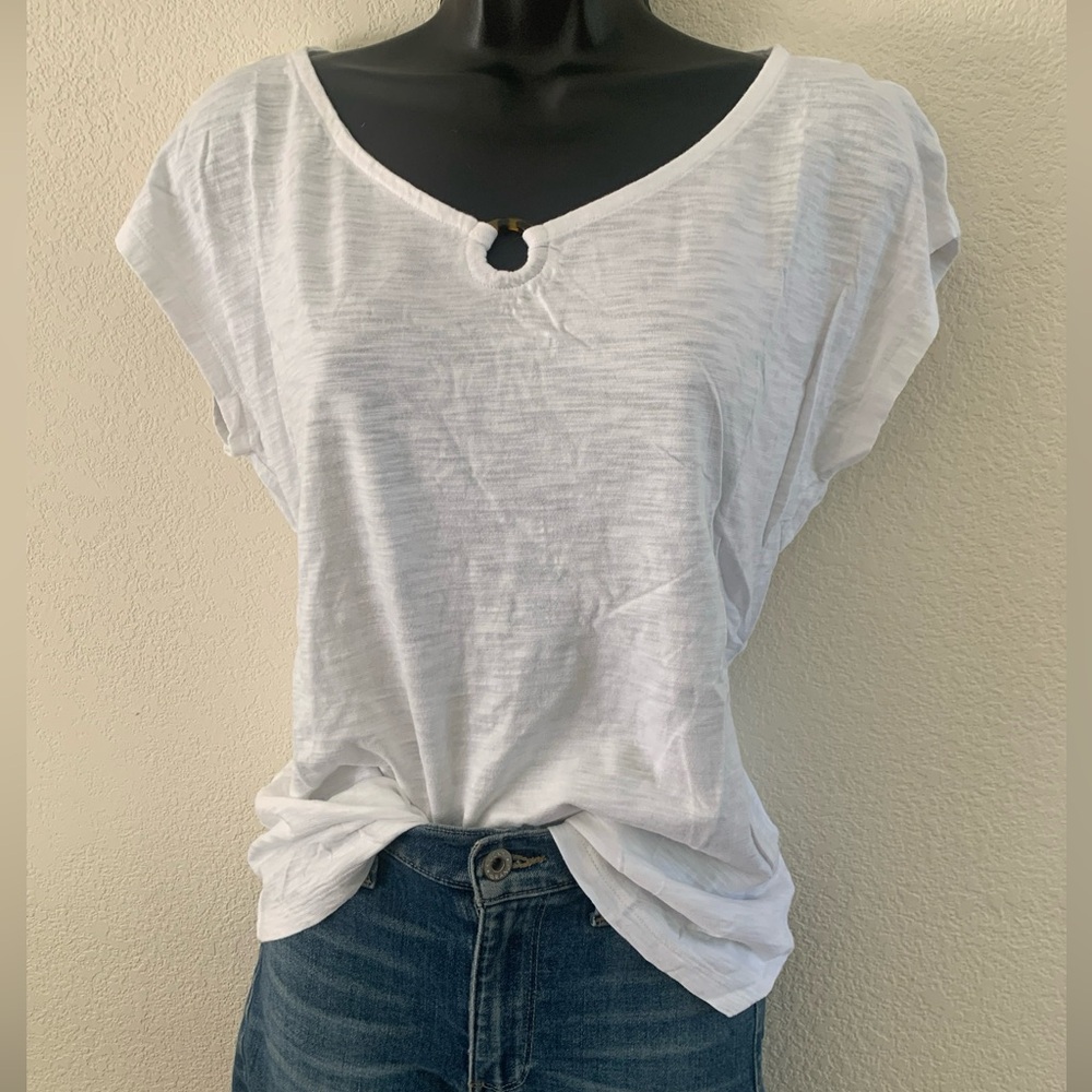 TALBOTS Tee Size M White Slub Cotton Modal V-Neck Tortise Shell O-Ring Detail